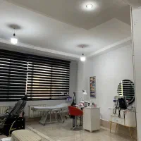 اجاره میز و. دعوت به همکاری مژه کار.