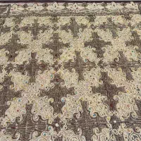 ست رومیزی طلایی بژ۶تیکه و دو عددتک و سرمه دوزی