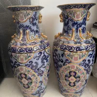 یک جفت گلدان چینی طلا کوب شده