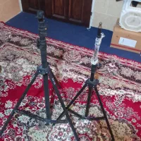 دو عدد پایه نور و دوربین عکاسی و فیلمبرداری