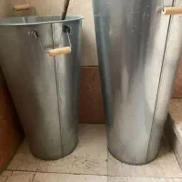 دوتا گلدان فلزی ارتفاع ۵۵و۷۰ دهانه ۴۰