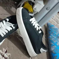 یک جفت کفش زیر سفید نو
