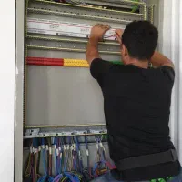 تامین کلیه لوازم برقی .صنعتی .حفاظتی