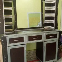 کمد آرایشگری جادار سالم ومحکم