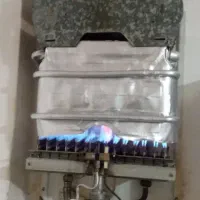 یک عدد آبگرمکن دیواری سوزان