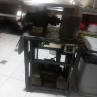 چرخ گوشت صنعتی ۳۲ تسمه ای و یک عدد آکواریوم