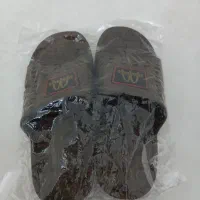یک جفت دمپایی بچگانه تک رنگ سایز۳۲ نوآکبند