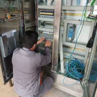 ساخت تابلو برق های صنعتی و برنامه نویسی PLC