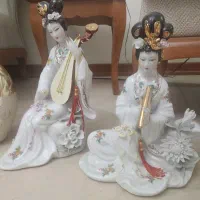 تعداذی مجسمه و دکوری