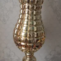 یک گلدان طلایی سالم