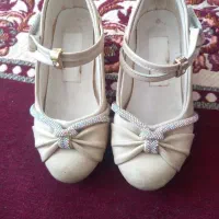 کفش دخترانه دوباره بیشتر پاش نکرده ۵۰۰ هزار تومن