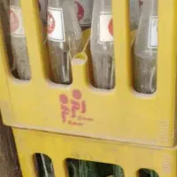 سه جعبه و نصف شیشه نوشابه زمزم