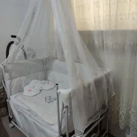 تخت کنارمادر