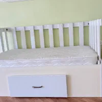 تخت کنار مادر