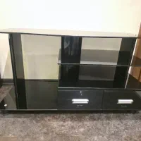 میز تلویزیون شیشه ای در حد نو