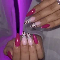 آموزش و ارائه ی کلیه ی  خدمات ناخن