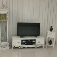 میز تلویزیون. میز تلفن . ساعت ایستاده