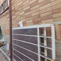 دو عدد درب حیاطی و پارکینگی در حد نو