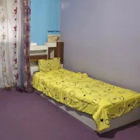 تخت خواب یک نفره چوبی در حد نو