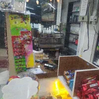 نیازمند فروشنده جواان در سوپر مارکت