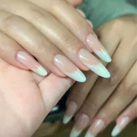 خدمات و اموزش تخصصی ناخن با نُه سال سابقه