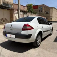 مگان ۱۳۸۹ سفید ۲۰۰۰ اتومات