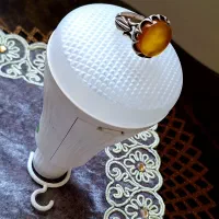 انگشتر عقیق یمن اصیل آبدار و خوش‌رنگ با رکاب نقره