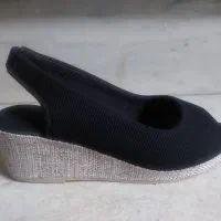 کفش عروسکی