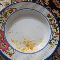 یکم ظرف جلو پارک سلامت پیدا کردم