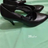 تعداد کفش هستن که اصلا پوشیده نشده