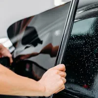 کندن برچسب شیشه دودی