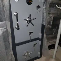 گاوصندوق k.j.a. گاو صندوق