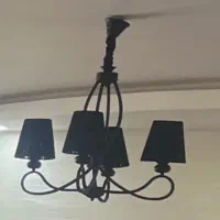 یک چفت لوستر مشکی کلاسیک