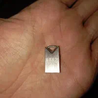 یک عدد فلش مموری 64 گیگ