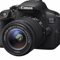 کنون 700D با لنز 18-200