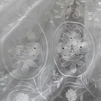 پرده سفید  نوار دوزی