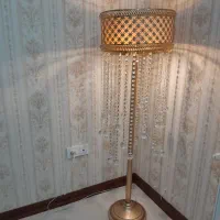 آباژور ایستاده