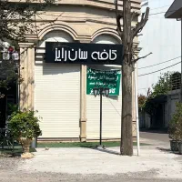 کارگر برای کار در کافه