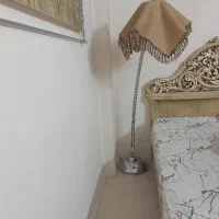 آباژور ایستاده