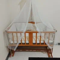 تخت کودک  کنار مادر