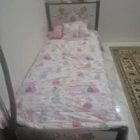 تخت تک نفره داری تشک ب فروش می رسد