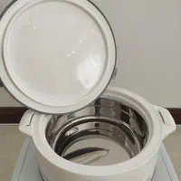 ظرف گرم نگه دارنده