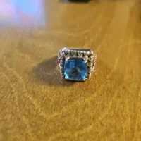 .انگشترجواهرنقرهIتوپازدرشت با۲نگین یاقوت معدنی ۰