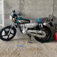 یک دستگاه موتورسیکلت باسل ۲۰۰کاربراتور
