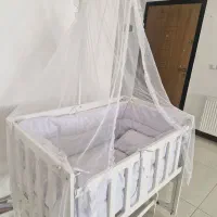 تخت نی نی لای کنار مادر