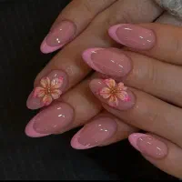 آموزش کاشت ناخن وخدمات کاشت ناخن نوبهار سیمتری دوم