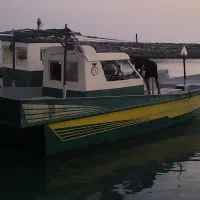قایق دیزلی ولو. پر قدرت . ترو تمیز