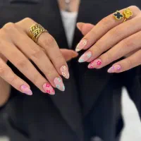 ارائه انواع خدمات ناخن