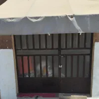یک درب سالم بدون پوسیدگی و زنگ زدگی به فروش میرسد