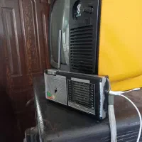 رادیو کوچک با چراغ قوه و با هدفون
